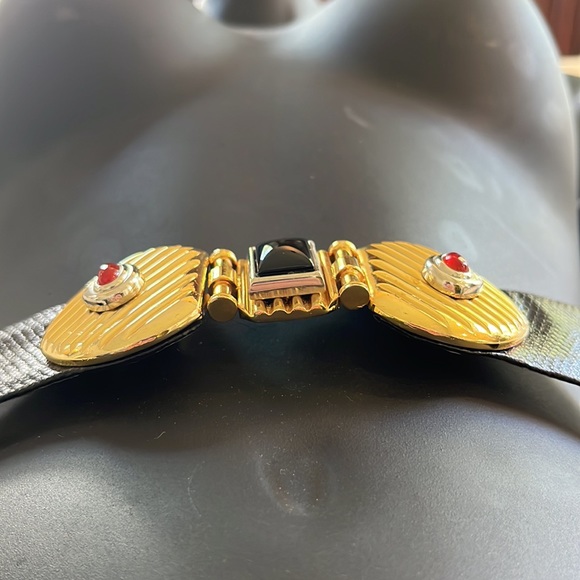 Judith Leiber Blk snakeskin belt with large cabochon/semi precious stone buckle - Picture 2 of 6